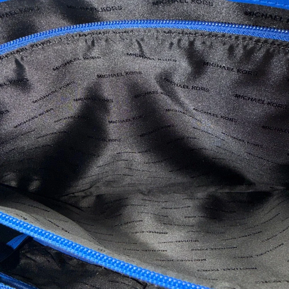Michael Kors Voyager EW Tote Bag Black Grey Signature Logo Blue Trim - Picture 10 of 15